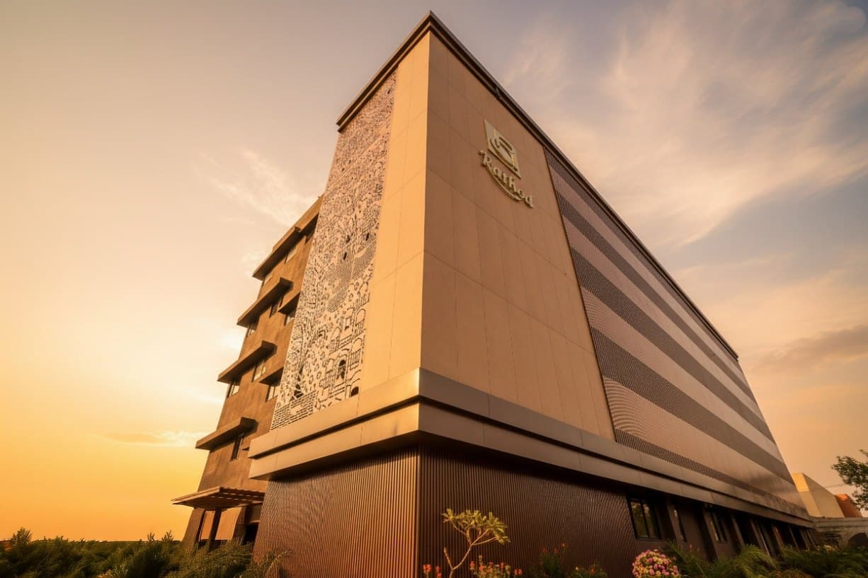 The Rathod Jewellery headquarters in Kolhapur at dusk